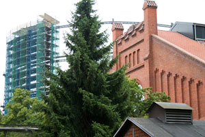 Stone Brewing Berlin vor dem stillgelegten Gasometer in Mariendorf