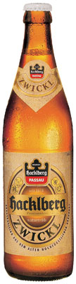 Das Bier Hacklberg Zwickl wird hier als Produktbild gezeigt.