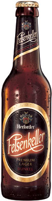 Das Bier Herforder Felsenkeller Premium Lager Dunkel wird hier als Produktbild gezeigt.