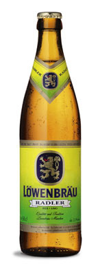 Das Bier Löwenbräu Radler wird hier als Produktbild gezeigt.
